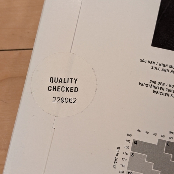 Wolford Luxury Black Merino Tights Size XS -- 200 Den, Made from Virgin Wool - Picture 4 of 6